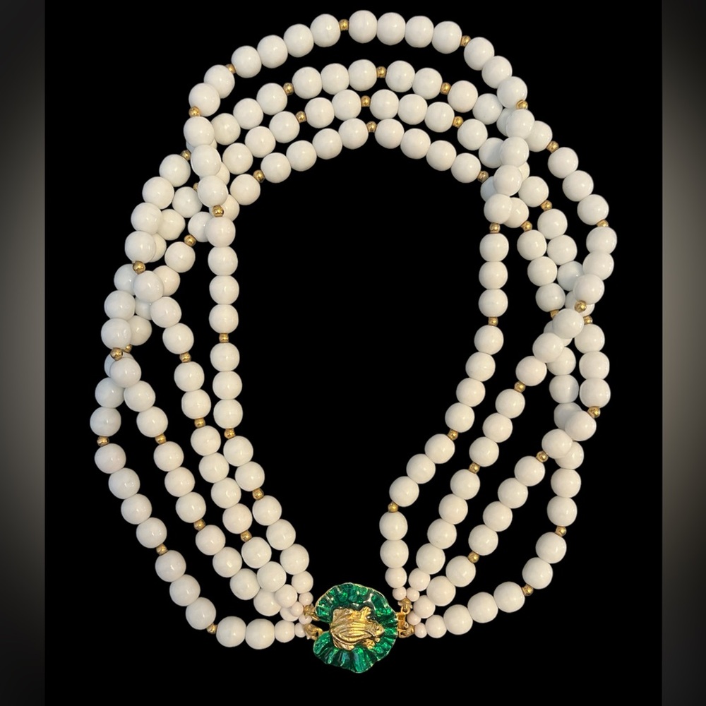 “Gay Boyer” 1970’s Milk Glass and Enameled Frog choker Necklace